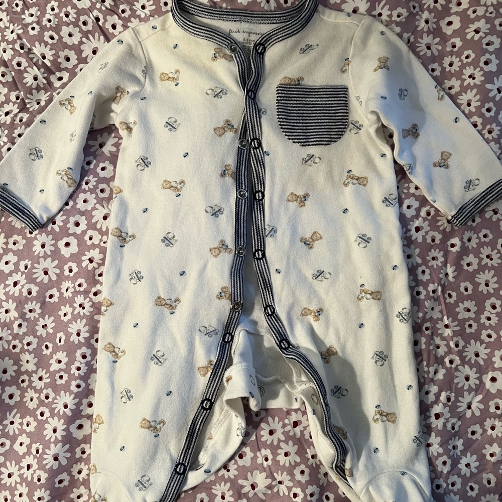 Adorable bear onesie 🐻